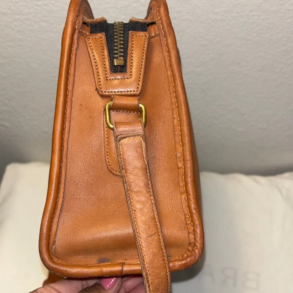Coach Vintage British Tan Swagger Bag - Picture 4 of 12